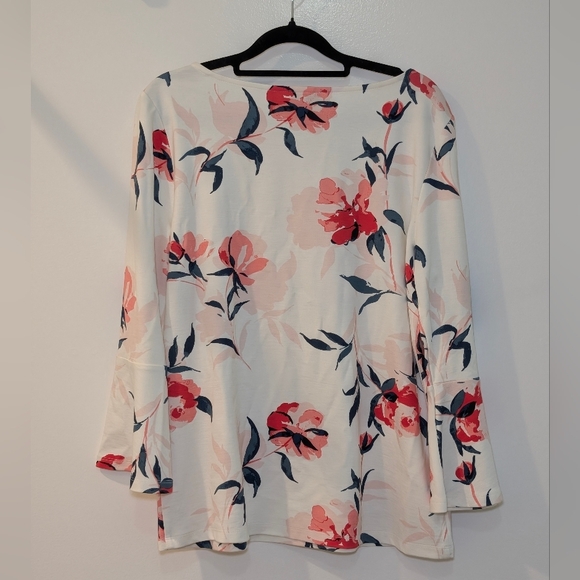 4 For $20 Ann Taylor Factory Petite Watercolor Floral Top LP White Pink - Picture 6 of 6